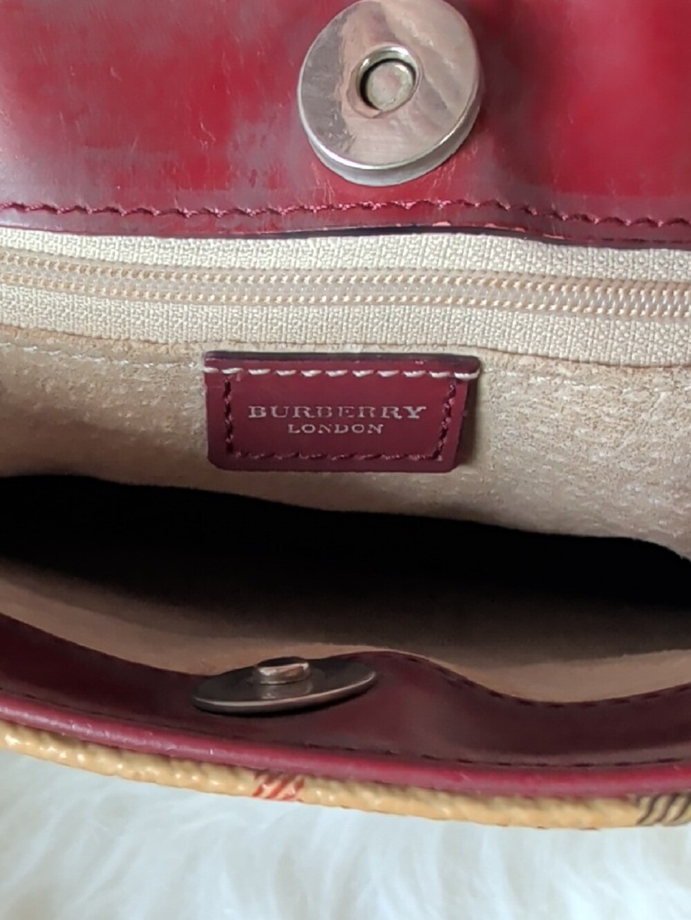 Authentic Burberry Beige Tan Nova Check Tote with Brown Handles - Picture 10 of 10
